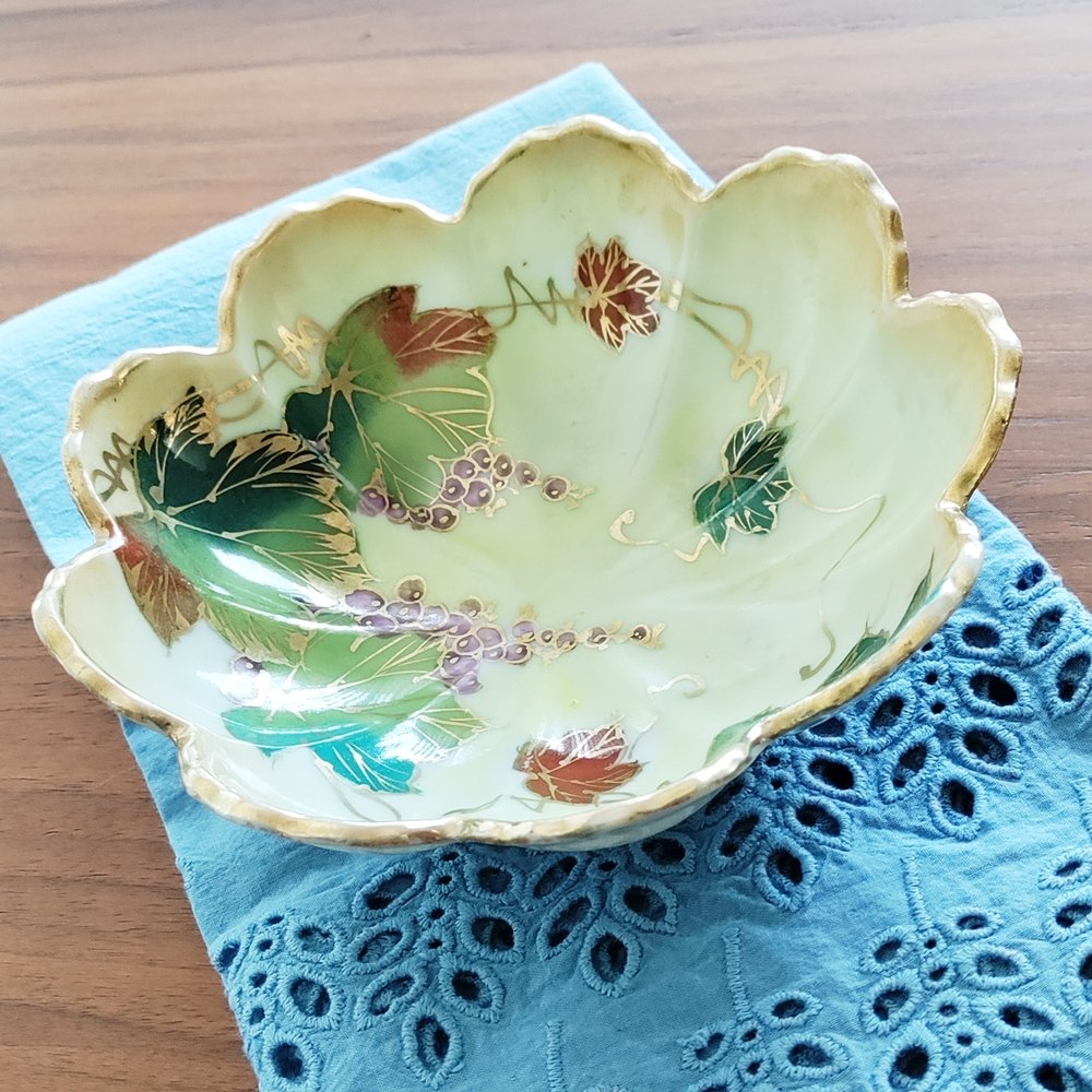 Vintage Japanese Kutani Porcelain Scalloped Bowl Hand Painted Signed 5.5”